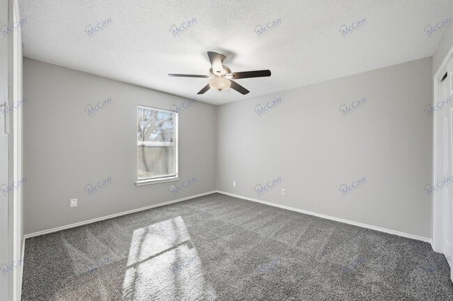 Building Photo - 1069 W Hills Terrace