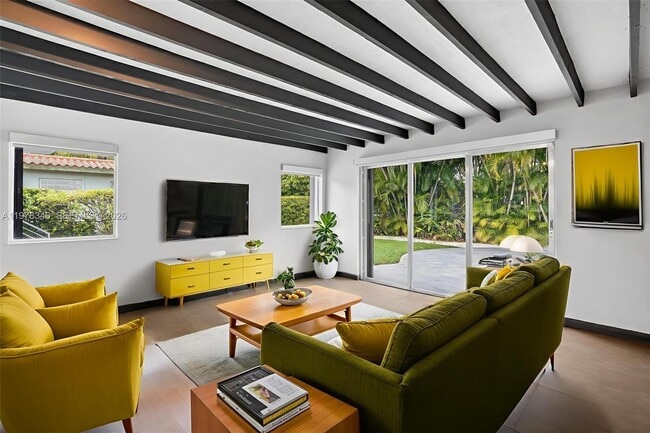 Building Photo - 425 NE 114th St