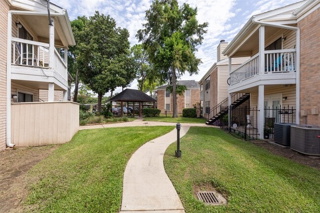 Building Photo - 2750 Holly Hall St
