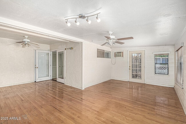 Building Photo - 10343 N 97th Ave