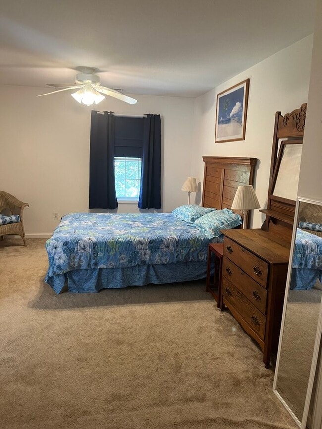 Building Photo - 3 Bedroom/2 Bathroom Furnished Rental Available from June 15, 2026 through March 31, 2027