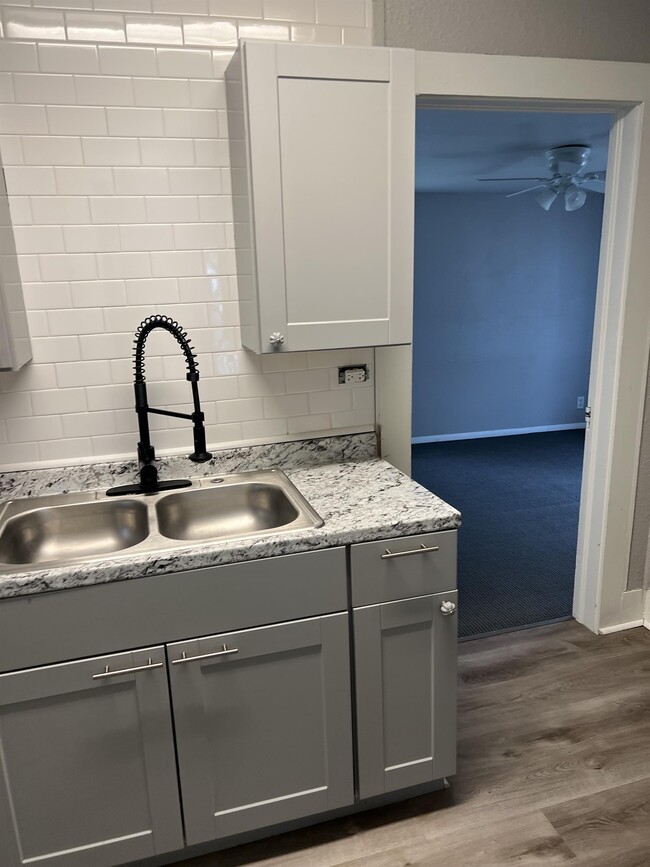 Building Photo - 4207 N Beaver Ave