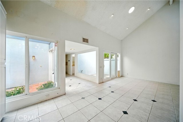 Building Photo - 75 Willow Tree Ln