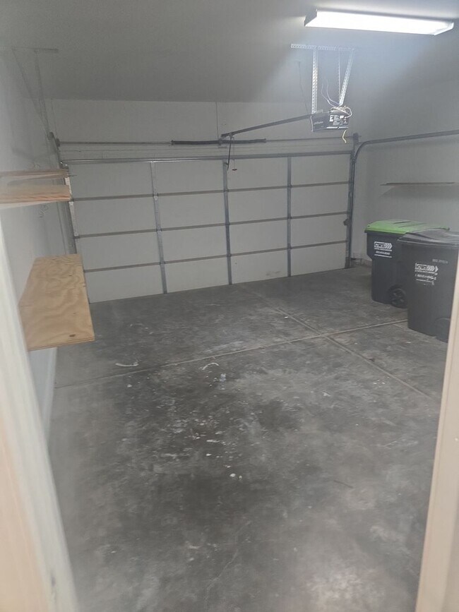 Building Photo - The Manors at White Knoll