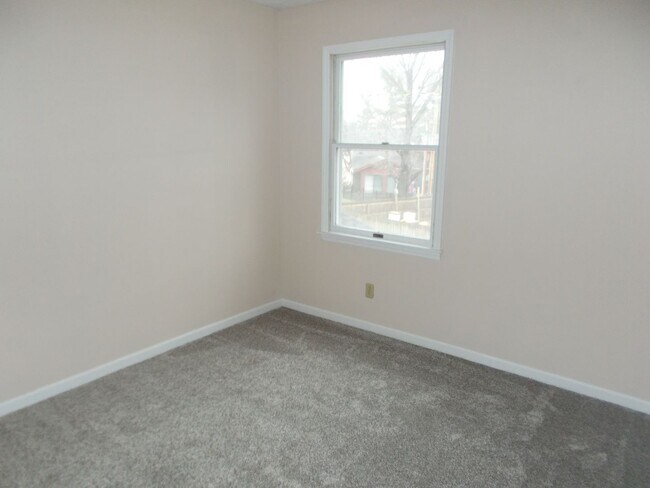 Building Photo - Welcome to this Stunning and Expansive 3 Bedroom, 2 1/2 Bath Home in the Desirable Oak Park Area ...