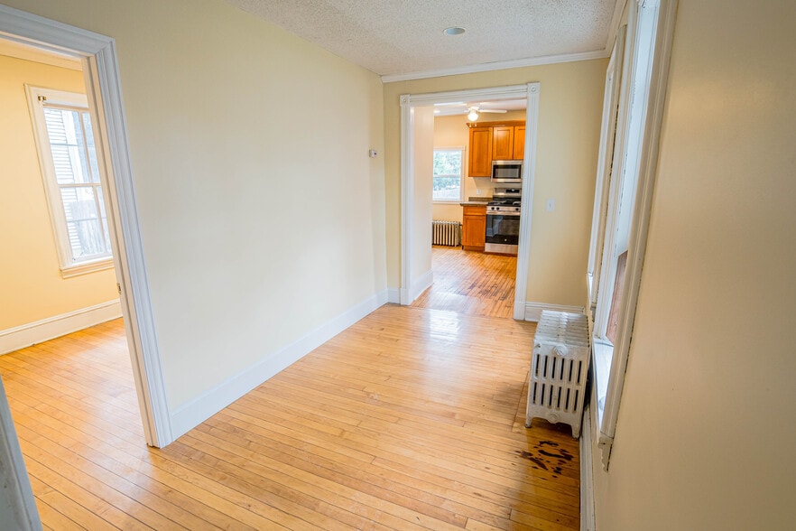 Dining - 583 Marshall Ave