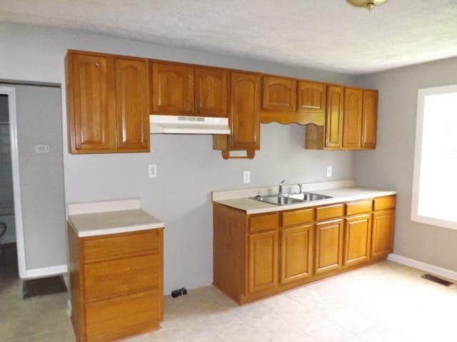 Building Photo - Cozy 2 Bedroom in Town