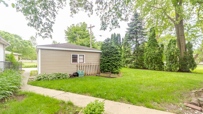 Building Photo - 100 Belle Plaine Ave