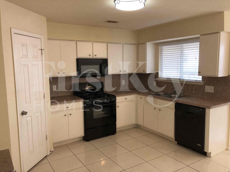 Building Photo - 1123 Intrepid Oak Ln