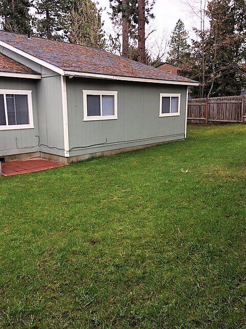 Building Photo - DUPLEX IN POST FALLS (APP#4)