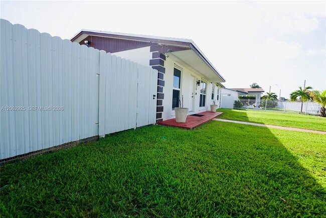 Building Photo - 14515 SW 105th Ct