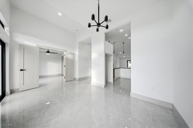 Building Photo - 541 Chalet Ave S