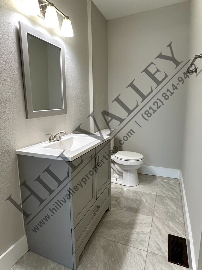 Building Photo - Two Bedroom Home