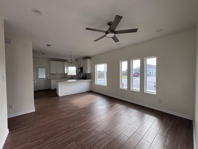 Building Photo - SUPER LOW PRICED - 2bed/2bath Apartment in Edinburg. Don't Miss Out!