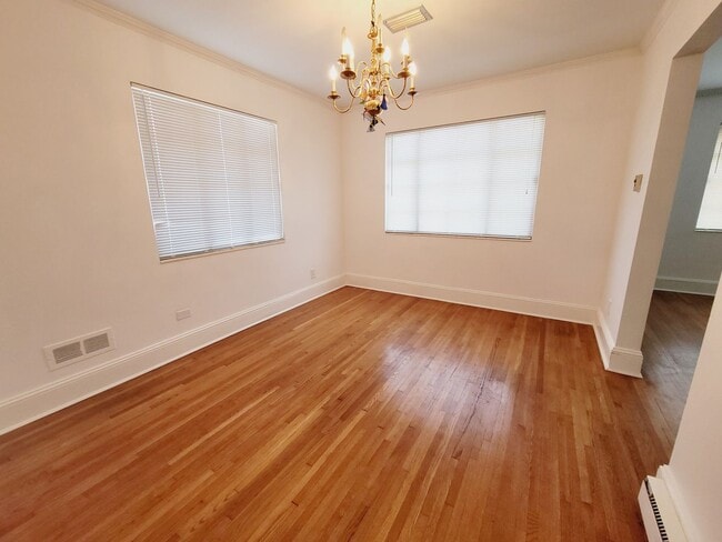 Building Photo - Spacious 3-Bed, 2-Bath Brick Ranch Home fo...