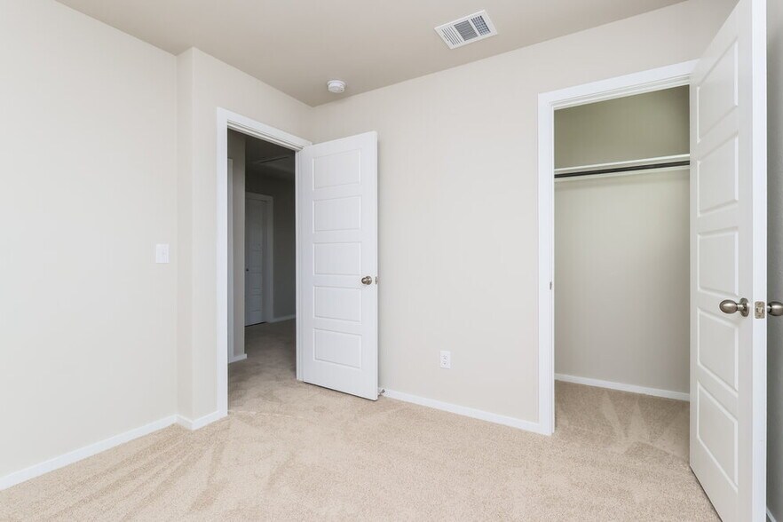 Building Photo - 624 Levine Ct
