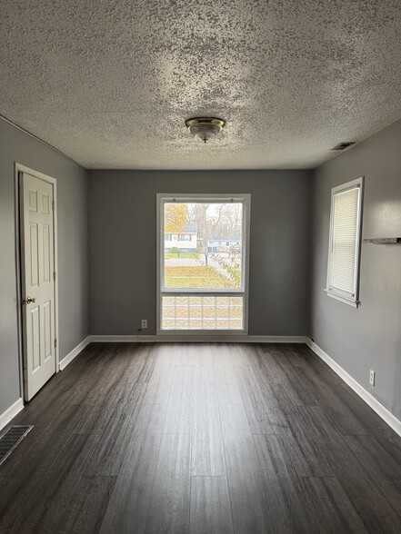 Living Room - 1639 Haslett Rd