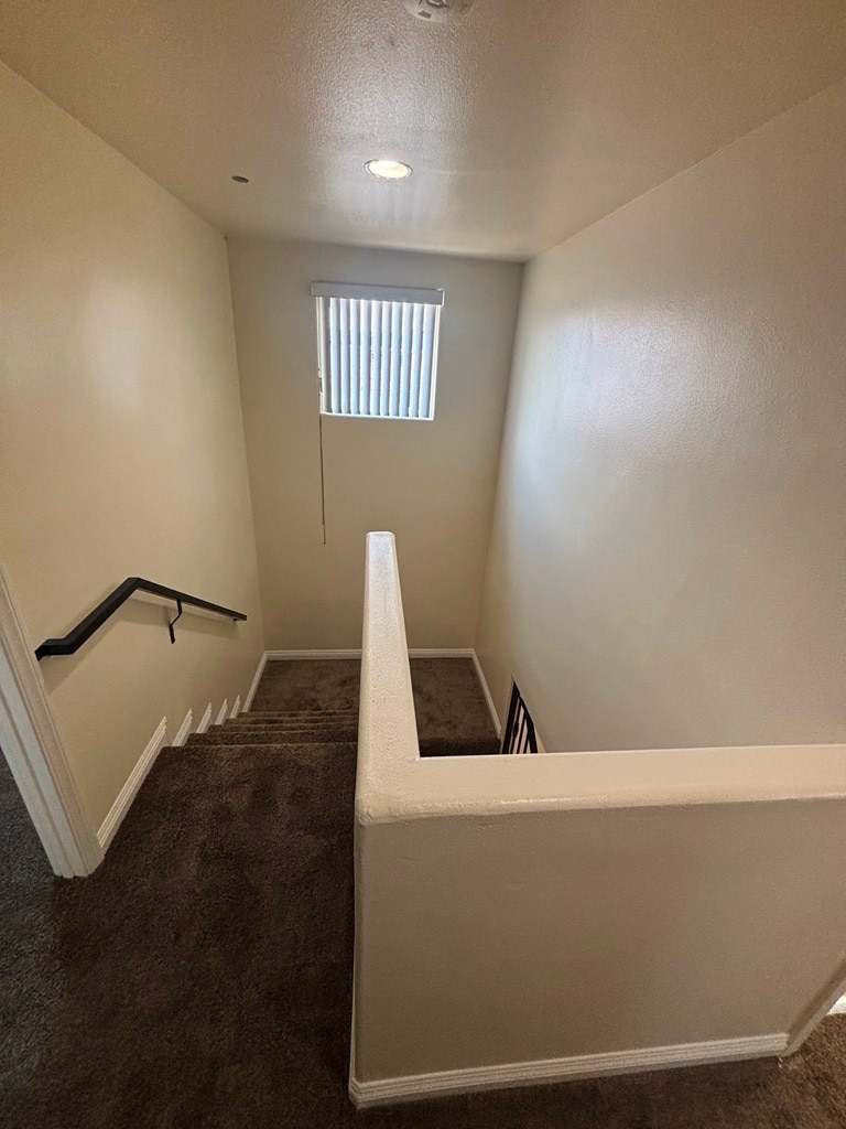 Building Photo - 203 E 109th Pl