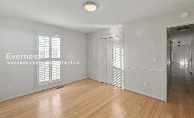 Building Photo - 1050 Independence Ct