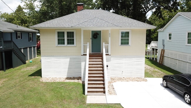 Primary Photo - 604 E 4th St