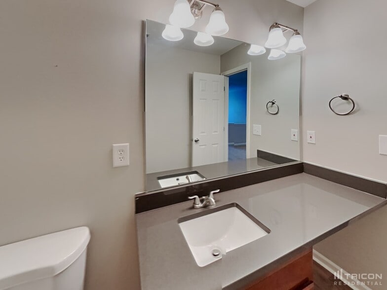 Building Photo - 1001 Southridge Dr