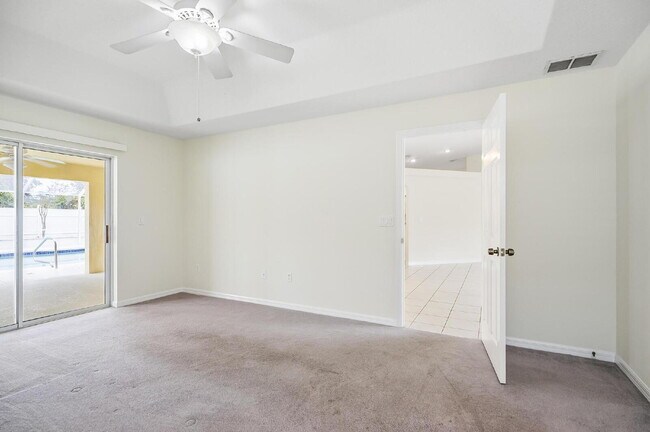 Building Photo - Palm Harbor Pool Home