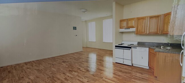 Building Photo - 143 E State St