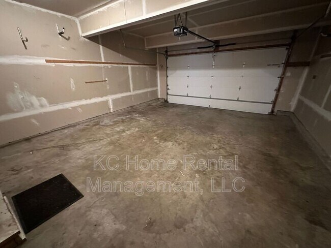 Building Photo - 16176 S Avalon St