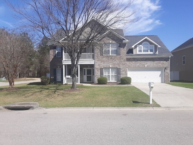 Building Photo - Beautiful and Charming! You Want it and Th...