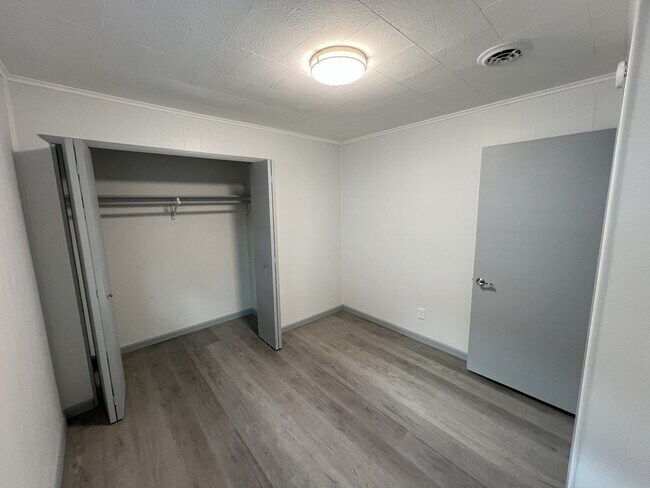 Building Photo - NEWLY REMODELED 3 BEDROOM HOME NEAR CIVIC ...