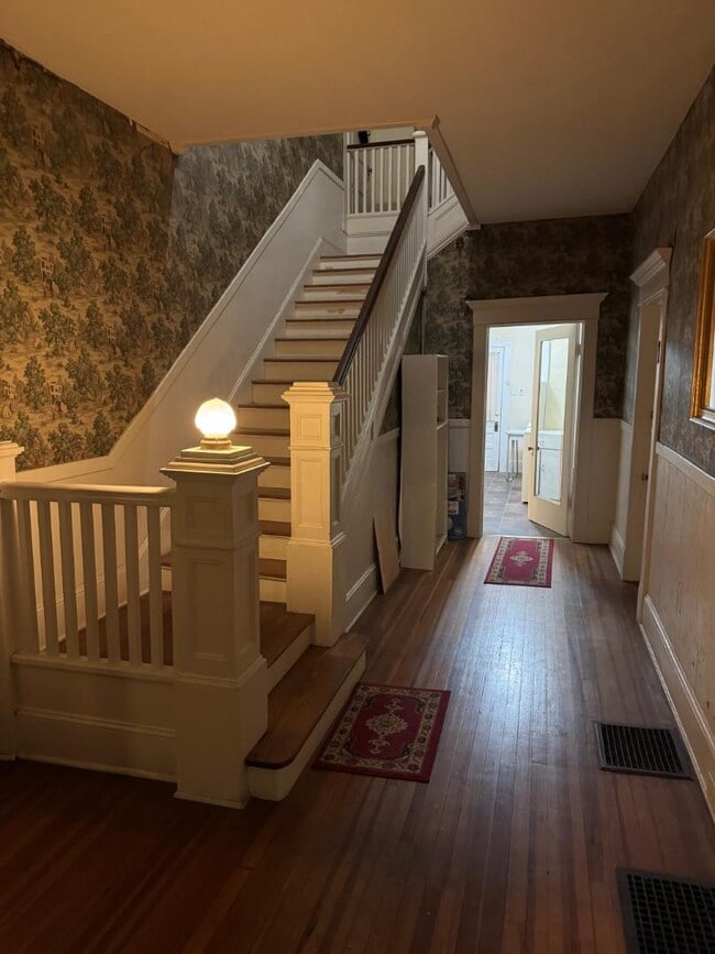 Building Photo - 1533 W Northwest Blvd