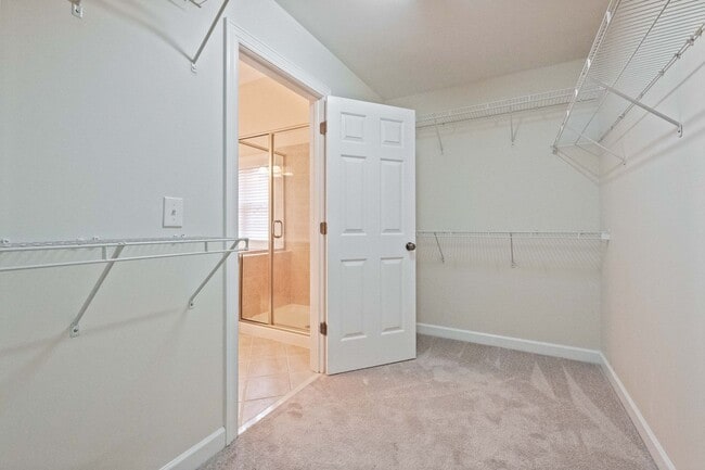 Building Photo - Gorgeous 4br/3ba Two Story House w/ Fully Fenced Backyard!