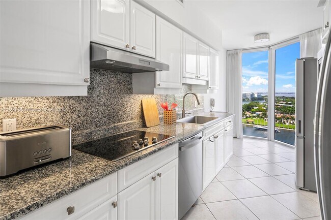 Building Photo - 4779 Collins Ave