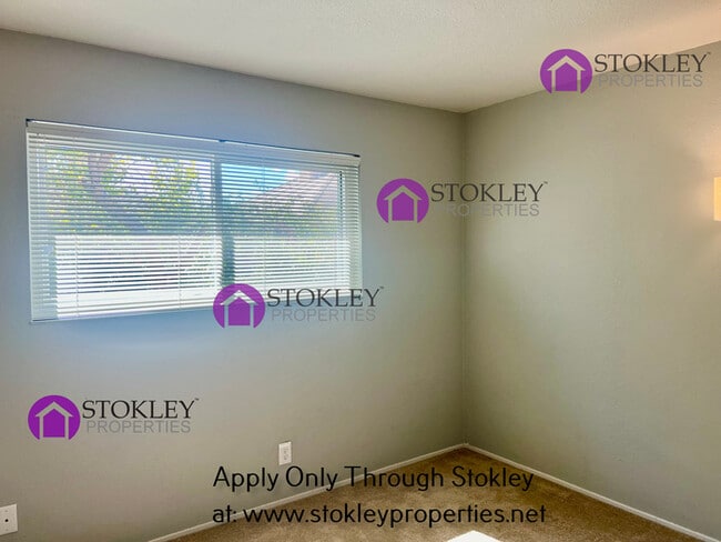 Building Photo - 1893 Lynwood Dr