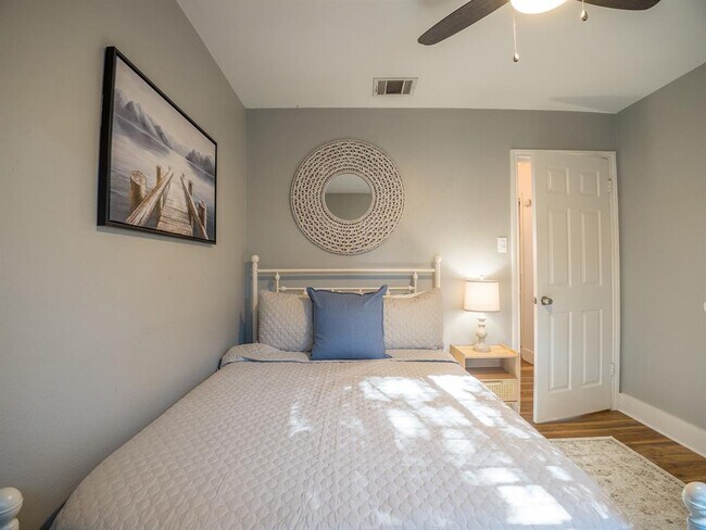 Building Photo - 12802 Carrera Dr