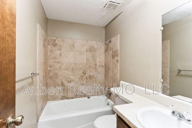 Building Photo - 10109 E 67th St