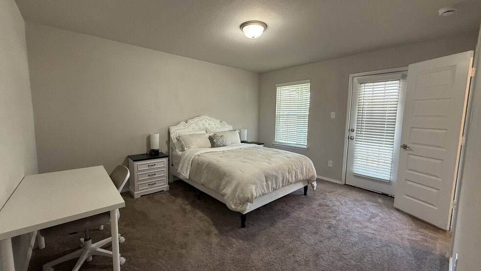 Building Photo - 5945 Hopkins Dr