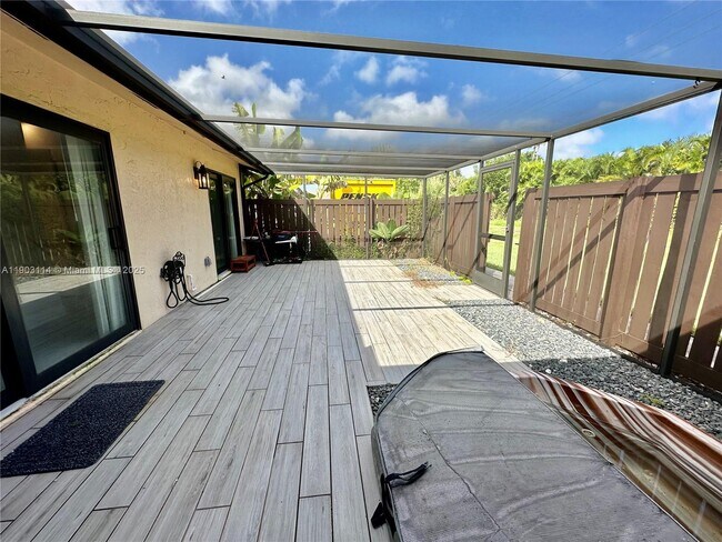 Building Photo - 6300 Royal Woods Dr