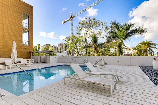 Building Photo - 332 Cocoanut Ave