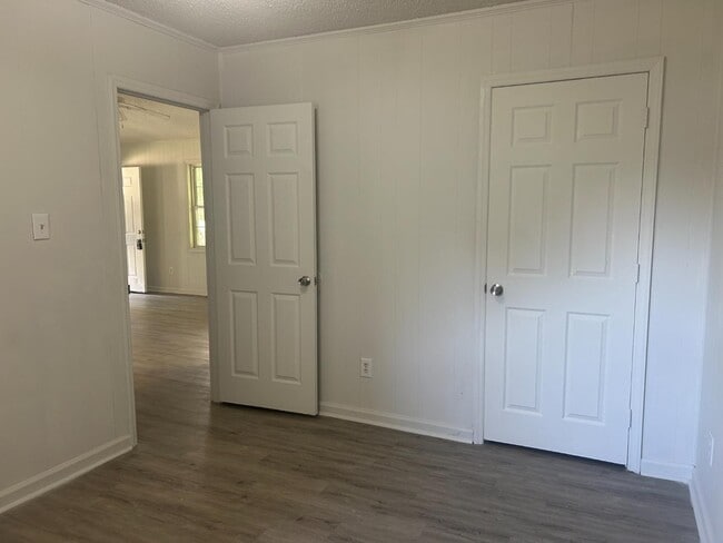 Building Photo - 208 Dent Ln