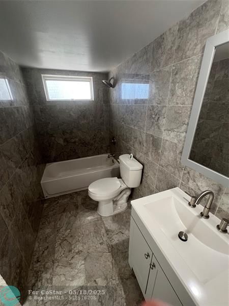 Building Photo - 1407 NE 56th St