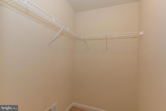 Building Photo - 440 Rumbling Rock Rd