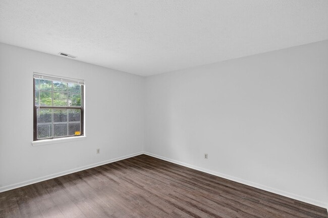 Building Photo - Charming 3-Bedroom Home in a Peaceful Neig...