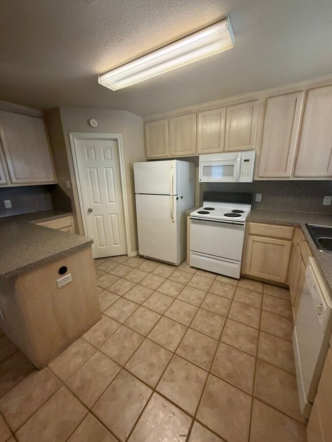 Building Photo - 1437 Western Oaks Ct