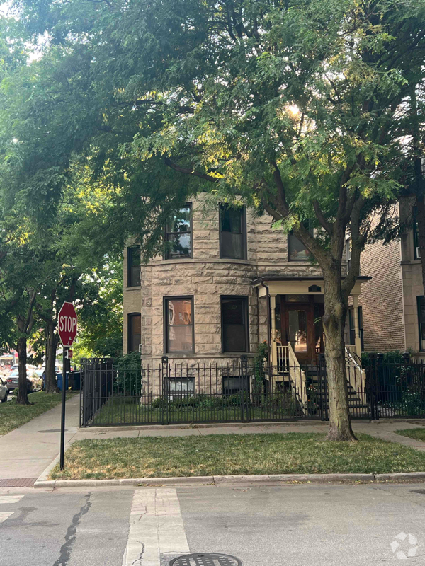 Building Photo - 4400 N Greenview Ave