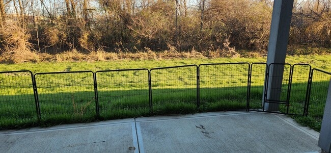 Building Photo - 590 Redwood Ln