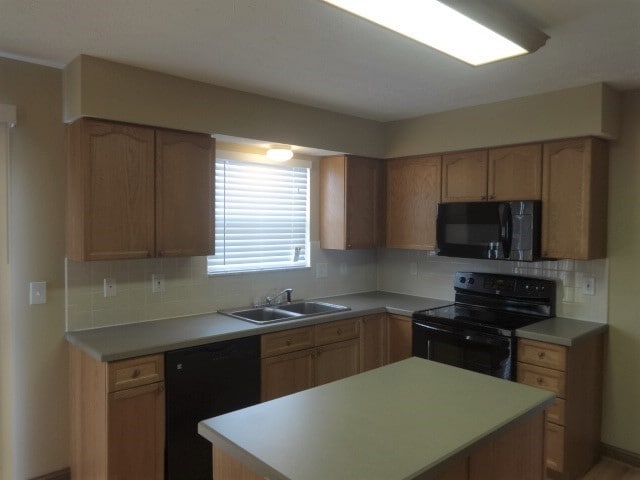 Building Photo - 383 Clifden Ct
