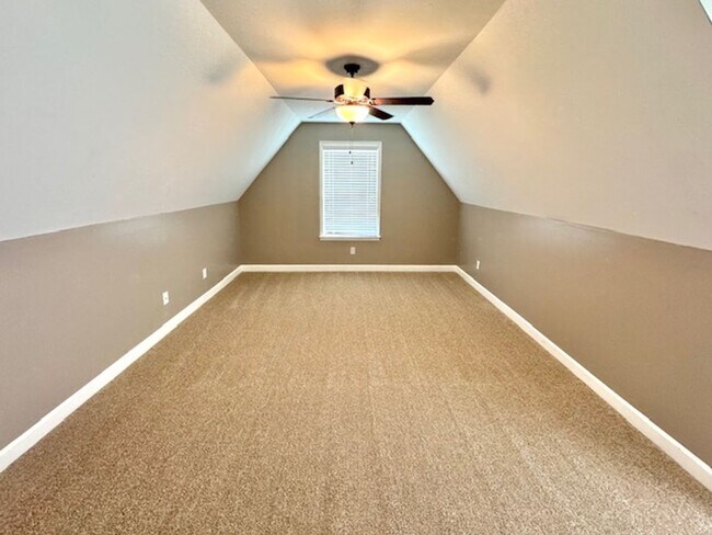 Building Photo - Maywood Drive8148S