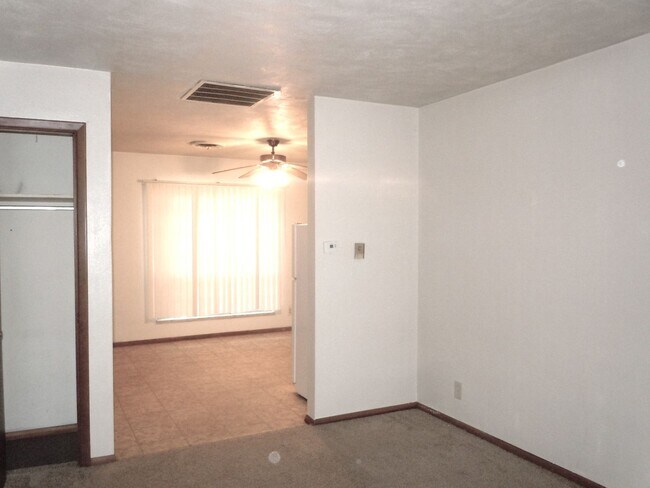 Building Photo - 831 Strong