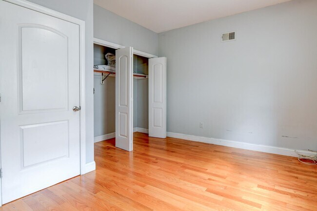 Building Photo - 572 Liberty Ave